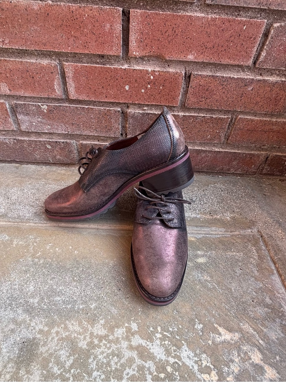 Hispanitas Metallic Brown Lace-Up Women's Oxford Flats